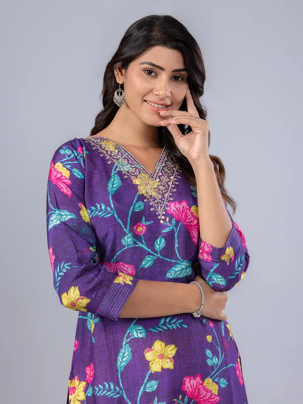 Violet kurti with v neck for women comfort