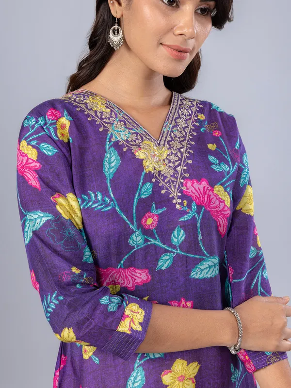Violet kurti with v neck for women comfort