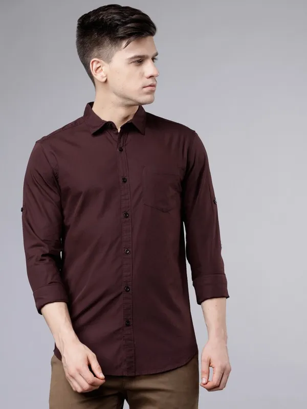  Highlander Men Brown Solid Slim Fit Casual Shirts