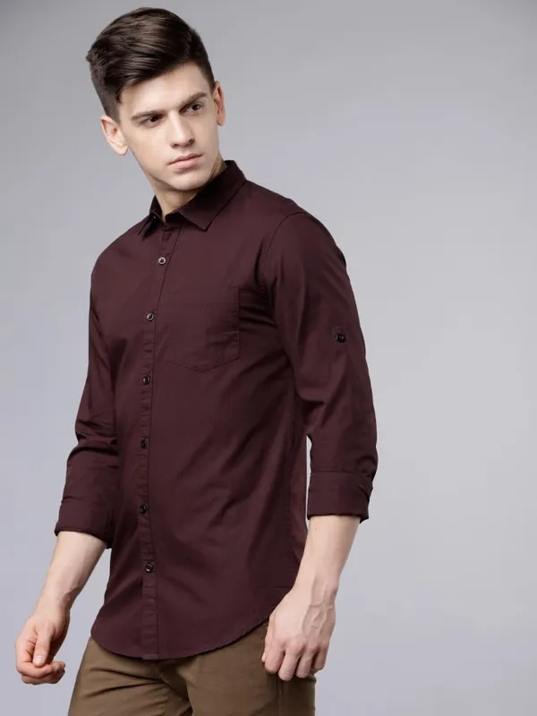  Highlander Men Brown Solid Slim Fit Casual Shirts