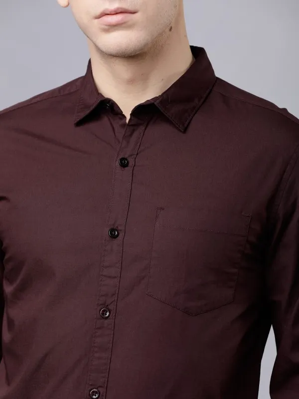  Highlander Men Brown Solid Slim Fit Casual Shirts