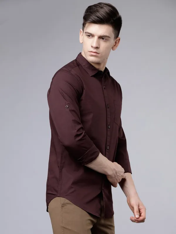  Highlander Men Brown Solid Slim Fit Casual Shirts