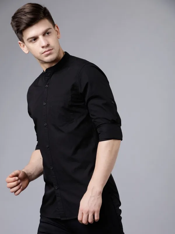  Highlander Men Black Solid Slim Fit Casual Shirts