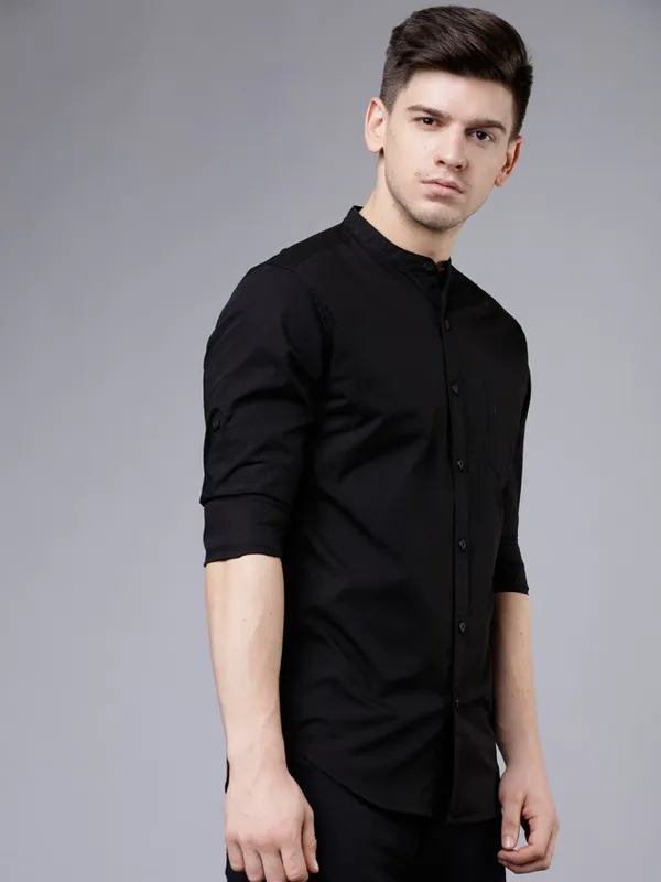  Highlander Men Black Solid Slim Fit Casual Shirts