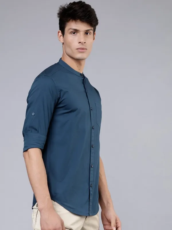  Highlander Men Blue Solid Slim Fit Casual Shirts