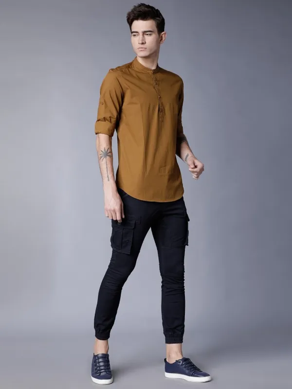 Highlander Men Brown Solid Slim Fit Casual Shirt