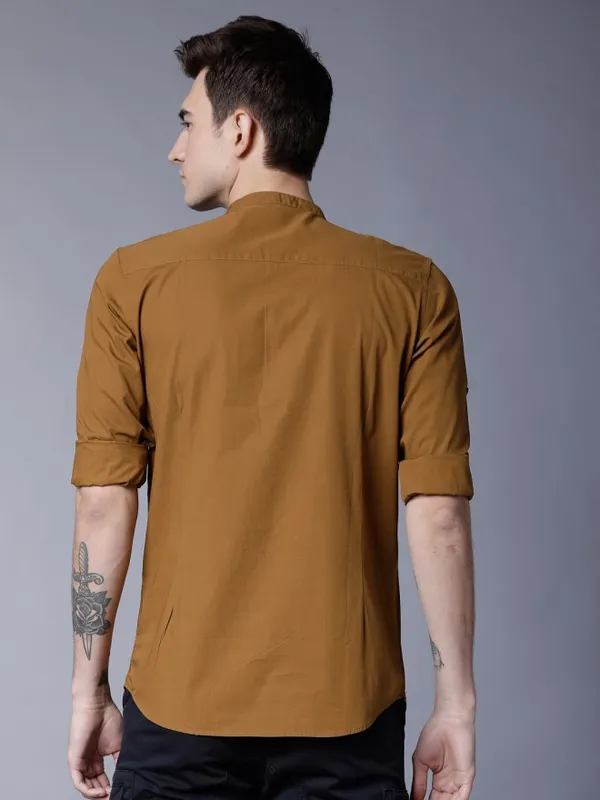 Highlander Men Brown Solid Slim Fit Casual Shirt
