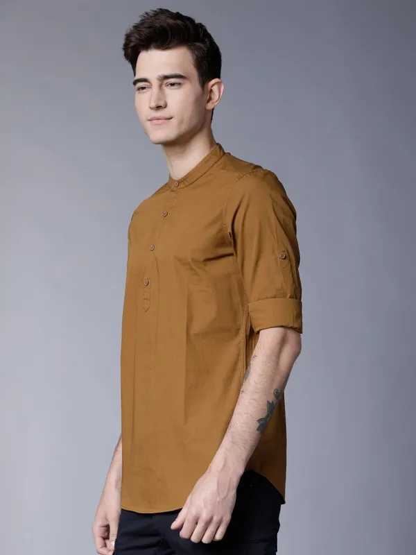Highlander Men Brown Solid Slim Fit Casual Shirt