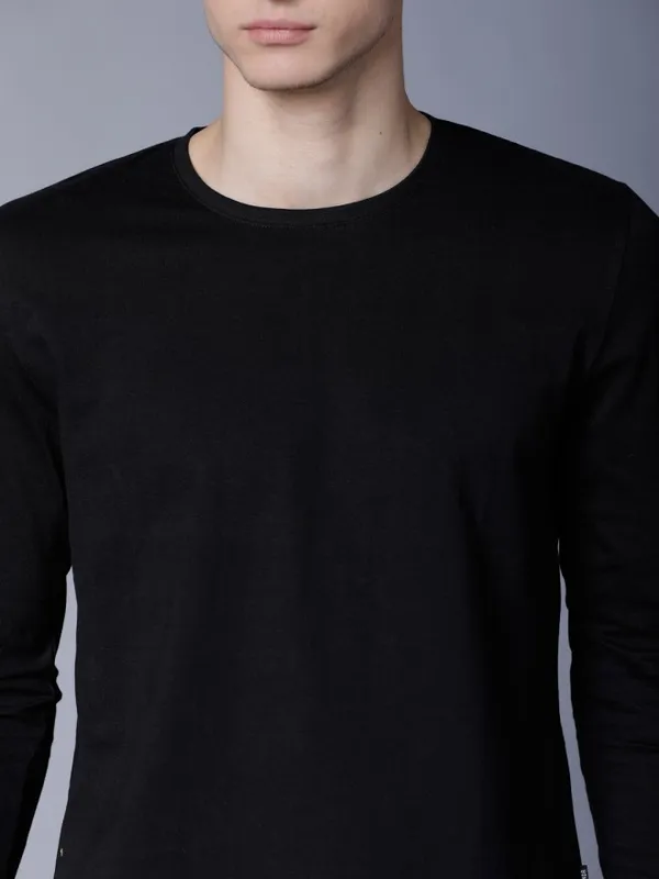  Highlander Men Black Solid Round Neck T-Shirts