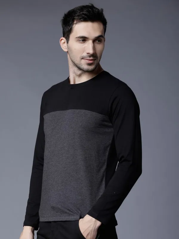  Highlander Men Black Colourblocked Round Neck T-Shirts