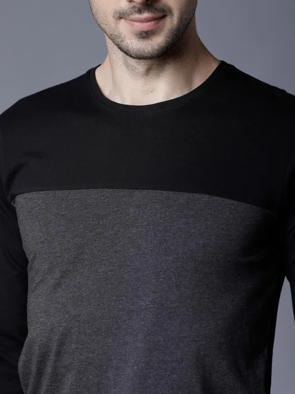  Highlander Men Black Colourblocked Round Neck T-Shirts