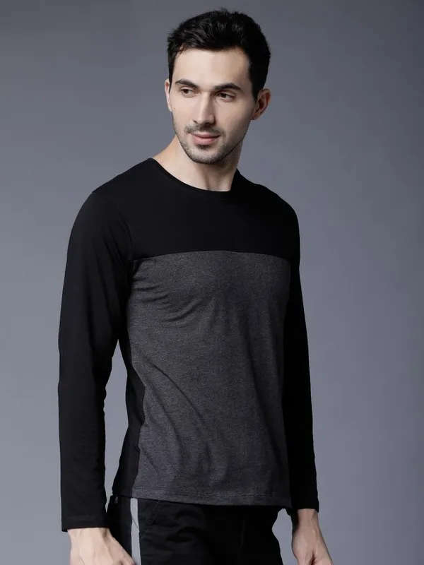  Highlander Men Black Colourblocked Round Neck T-Shirts