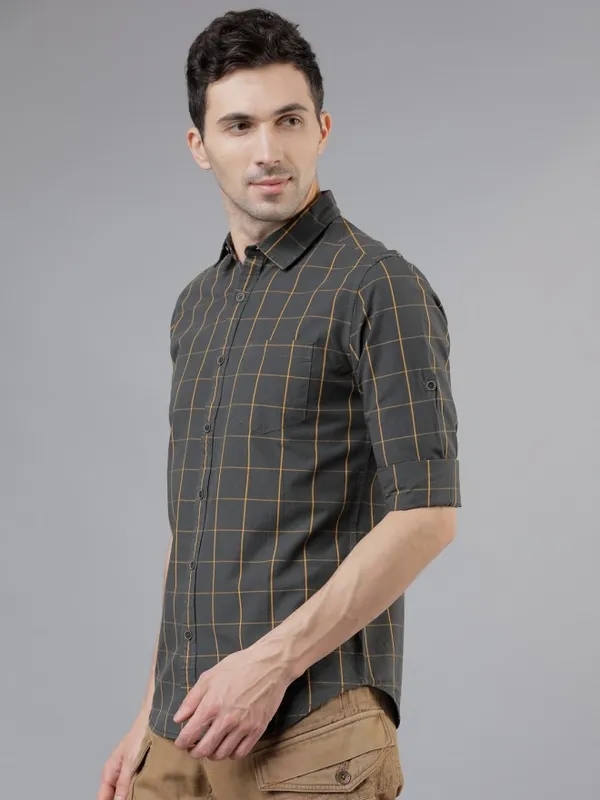  Locomotive Men Olive Checked Slim Fit Casual Shirts