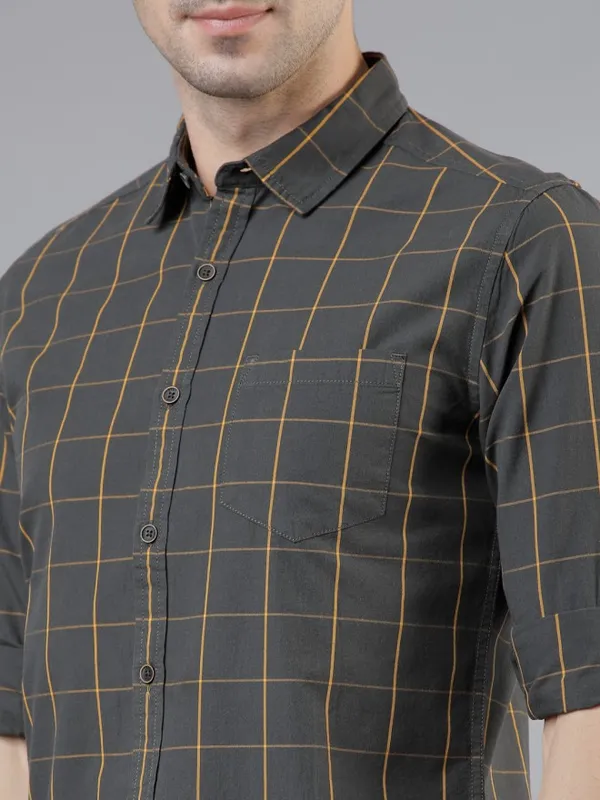  Locomotive Men Olive Checked Slim Fit Casual Shirts