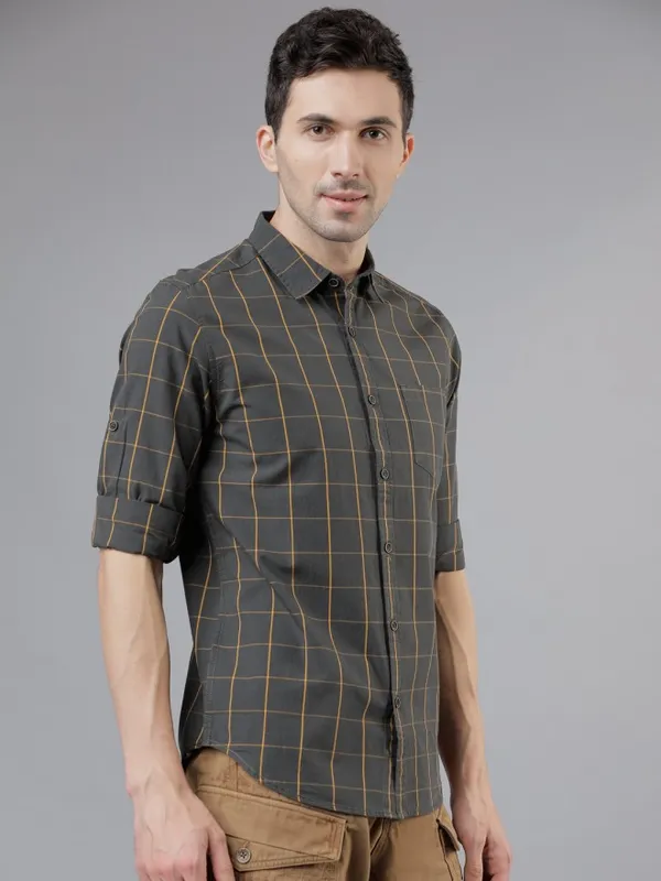  Locomotive Men Olive Checked Slim Fit Casual Shirts