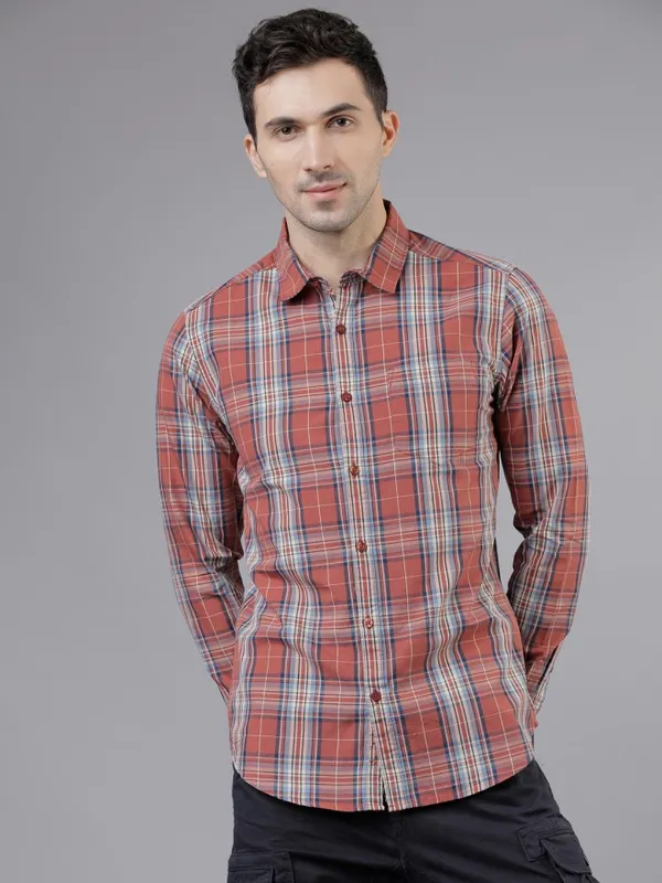  Highlander Men Peach Checked Slim Fit Casual Shirts
