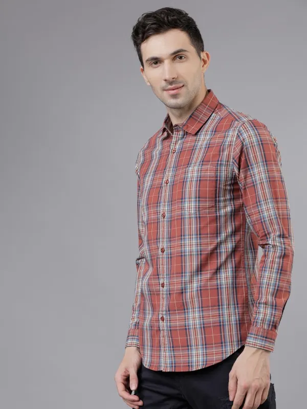  Highlander Men Peach Checked Slim Fit Casual Shirts