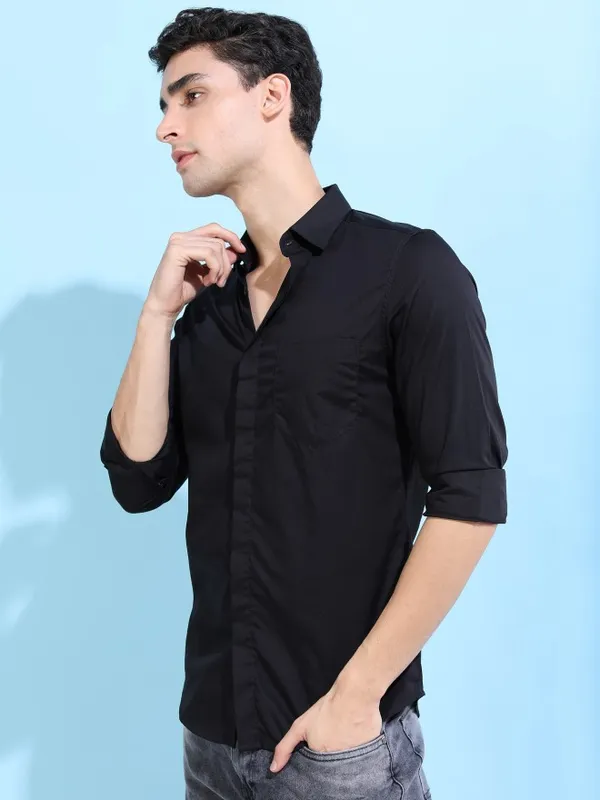  Highlander Men Black Solid Slim Fit Casual Shirts