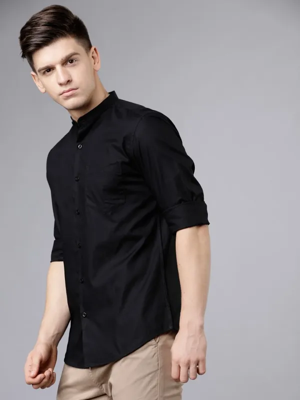  Highlander Men Black Solid Slim Fit Casual Shirts