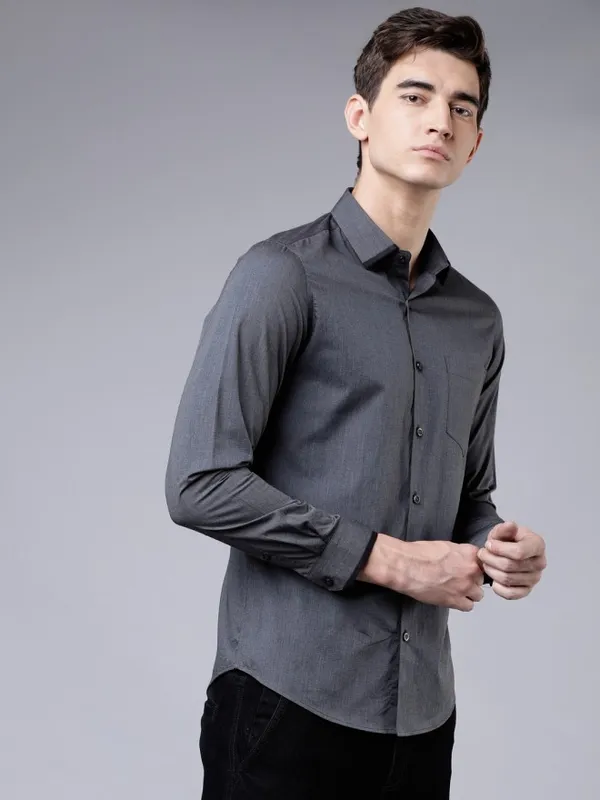  Highlander Men Grey Solid Slim Fit Casual Shirts