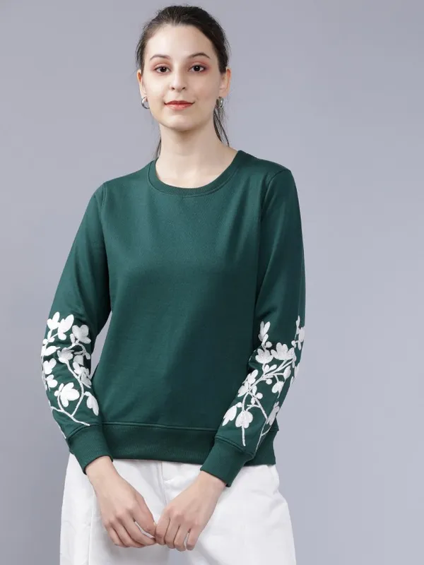  Tokyo Talkies Women Green Solid Pullover Sweatshirts