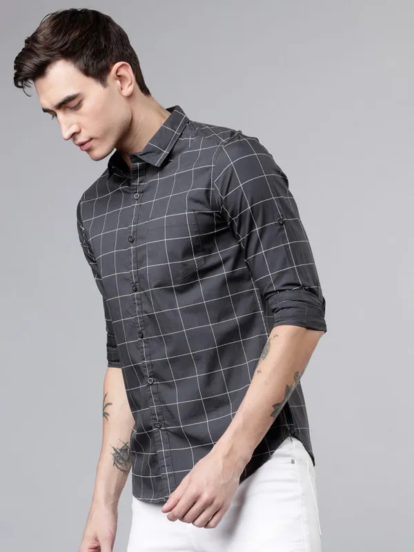  Highlander Men Grey Checked Slim Fit Casual Shirts