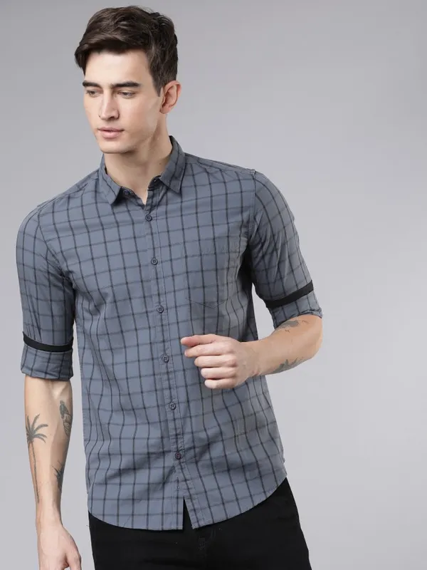  Highlander Men Grey Checked Slim Fit Casual Shirts