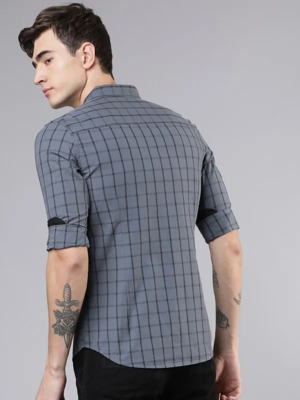  Highlander Men Grey Checked Slim Fit Casual Shirts