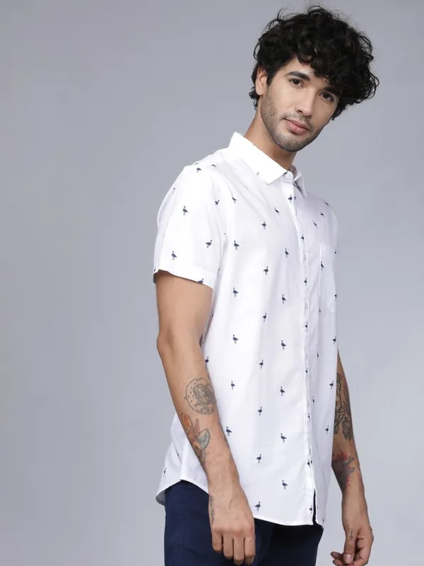  Highlander Men White Printed Slim Fit Casual Shirts