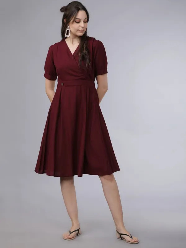  Tokyo Talkies Women Burgundy Solid Wrap Dresses