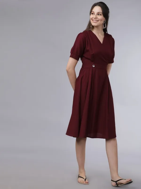  Tokyo Talkies Women Burgundy Solid Wrap Dresses