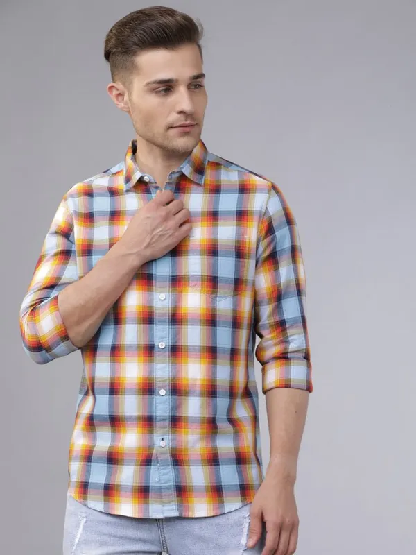  Highlander Men Blue Checked Slim Fit Casual Shirts