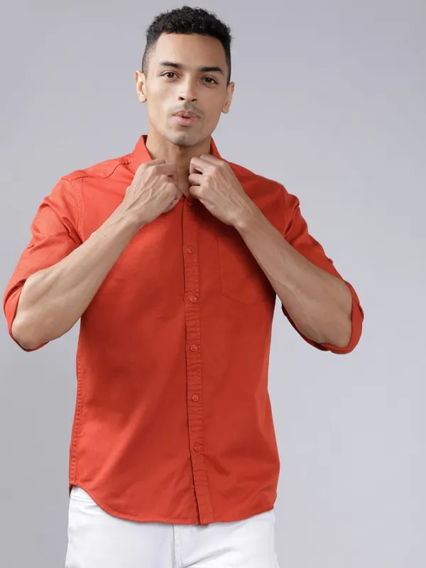  Locomotive Men Terracotta Solid Slim Fit Casual Shirts