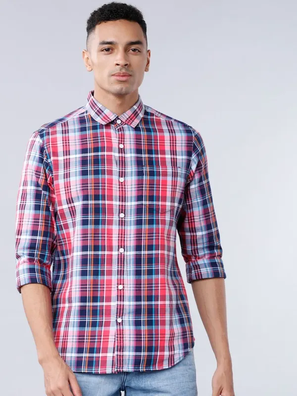  Highlander Men Pink Checked Slim Fit Casual Shirts