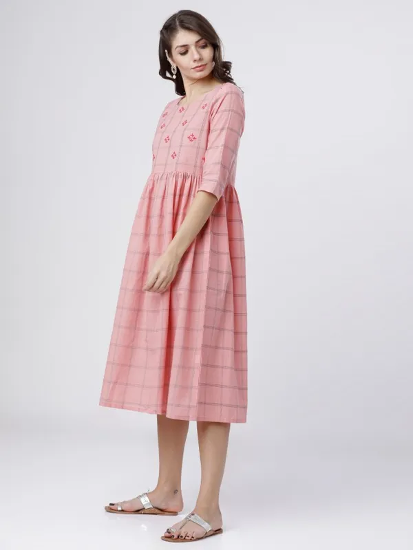  Vishudh Women Peach Checked A-Line Ethnic Dresses