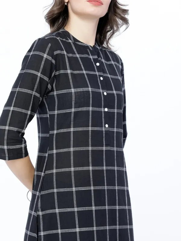  Vishudh Women Black Checked Straight Kurtas