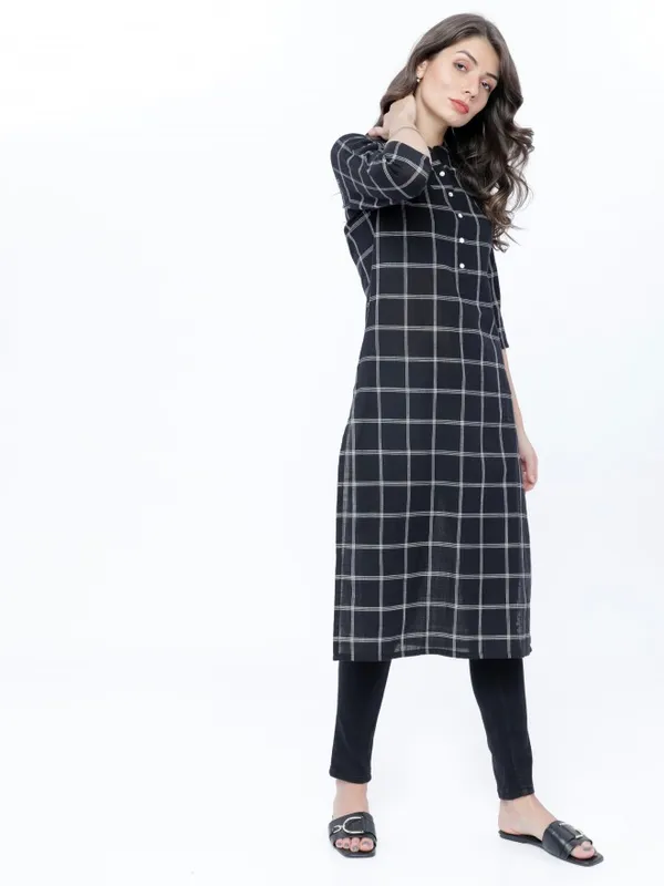  Vishudh Women Black Checked Straight Kurtas