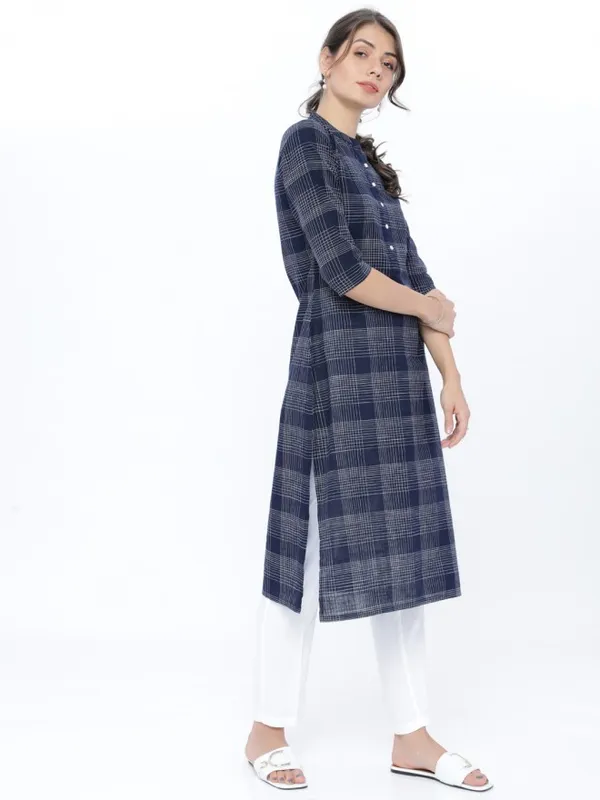  Vishudh Women Navy Blue Checked Straight Kurtas