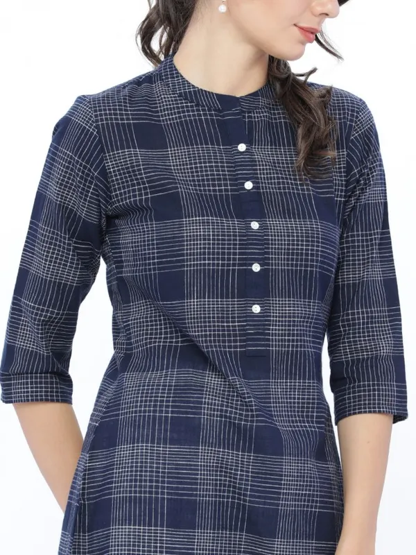  Vishudh Women Navy Blue Checked Straight Kurtas