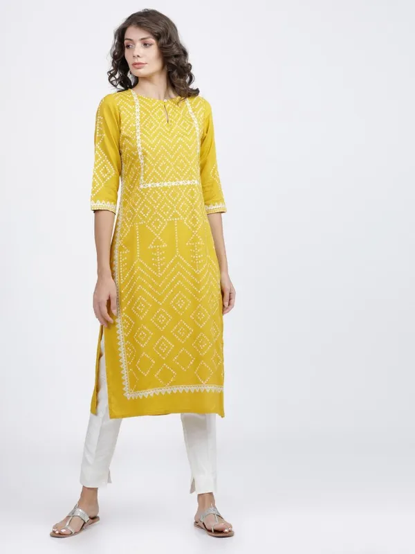  Vishudh Women Yellow Printed Straight Kurtas