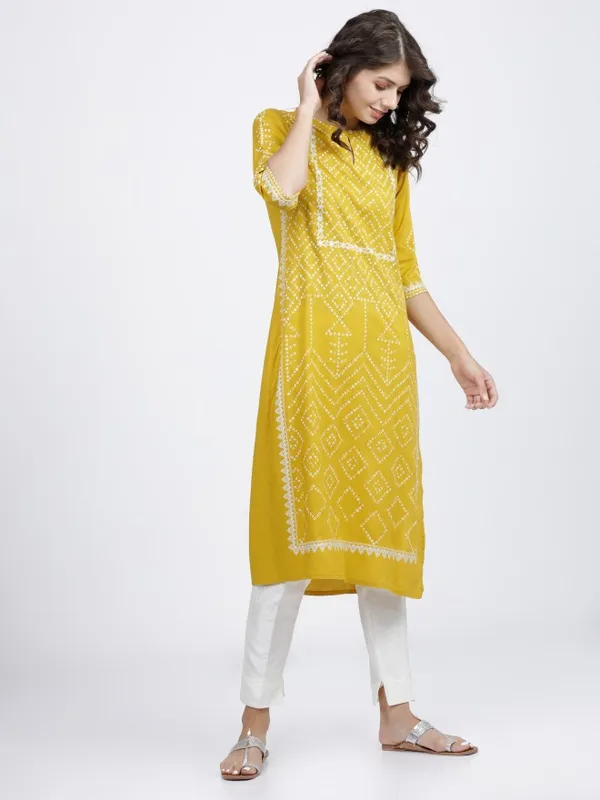  Vishudh Women Yellow Printed Straight Kurtas