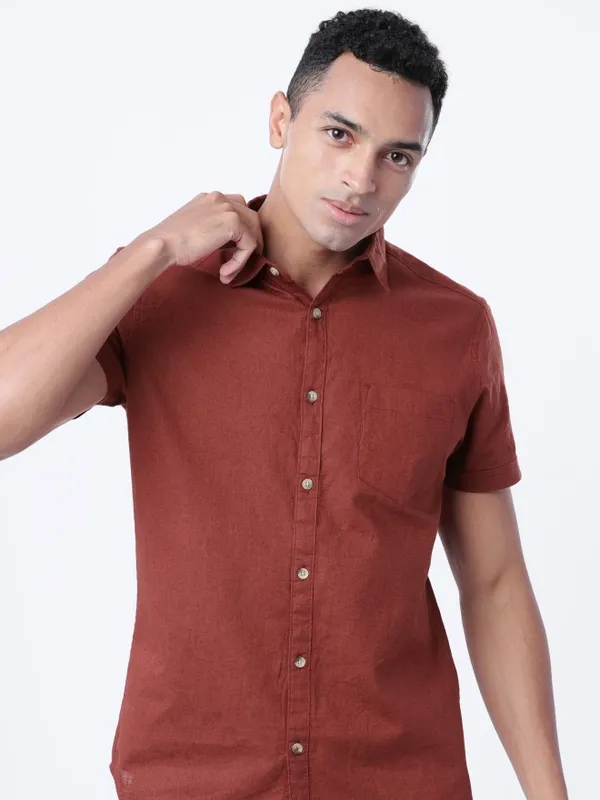  Highlander Men Terracotta Solid Slim Fit Casual Shirts