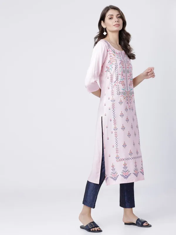  Vishudh Women Pink Printed Straight Kurtas