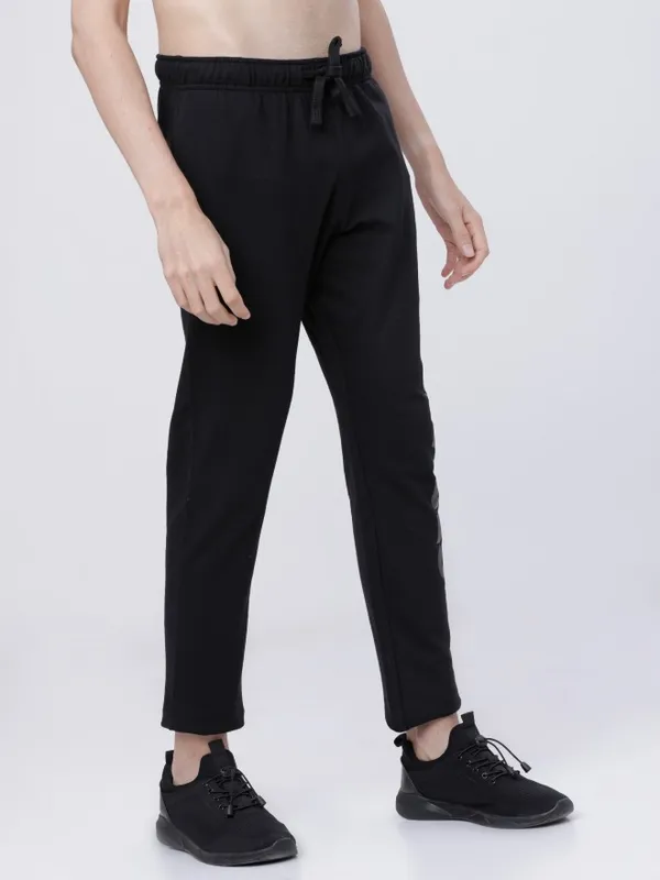  Highlander Men Black Slim Fit Track Pants