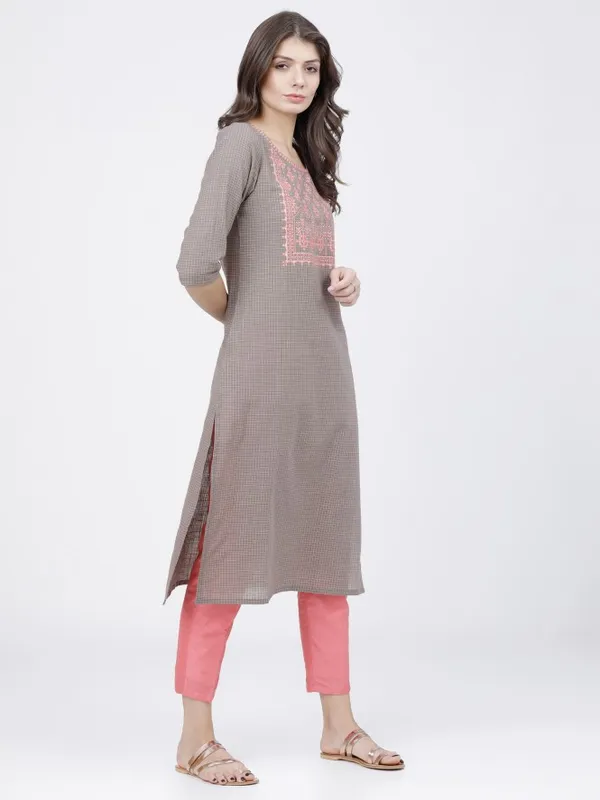  Vishudh Women Grey Printed Straight Kurtas