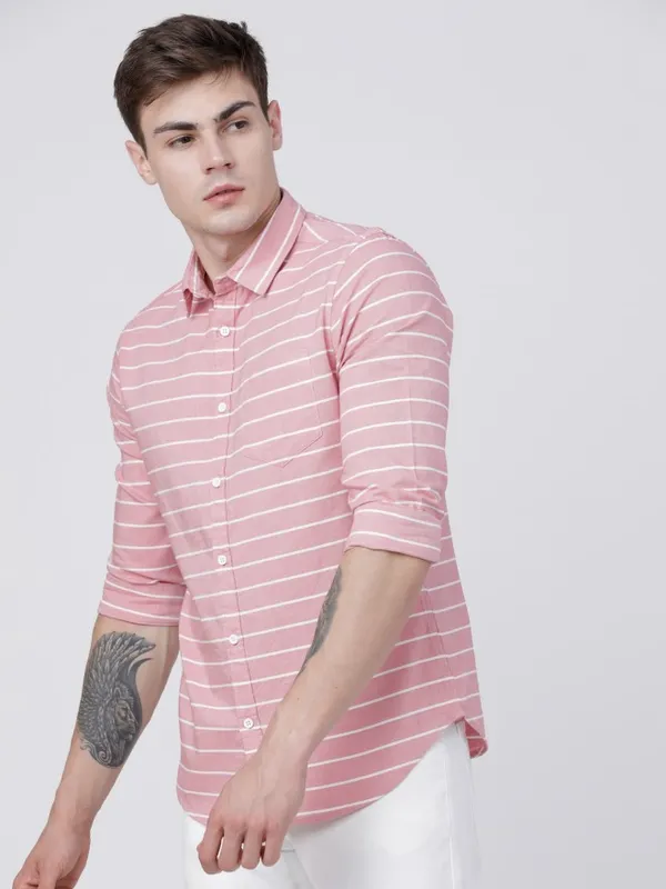 Highlander Men Pink Striped Slim Fit Casual Shirt