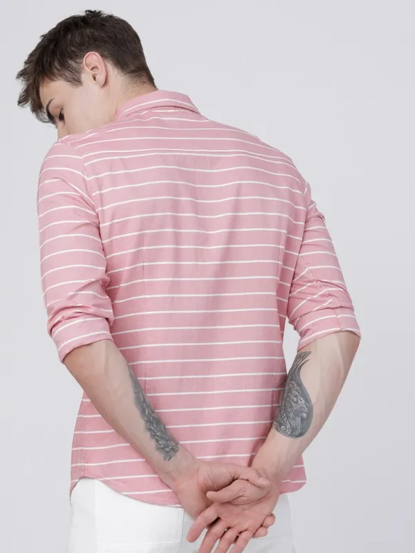 Highlander Men Pink Striped Slim Fit Casual Shirt