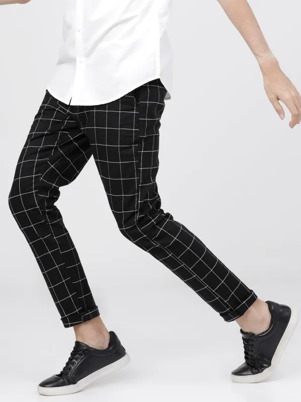  Highlander Men Grey Slim Fit Checked Casual Trousers