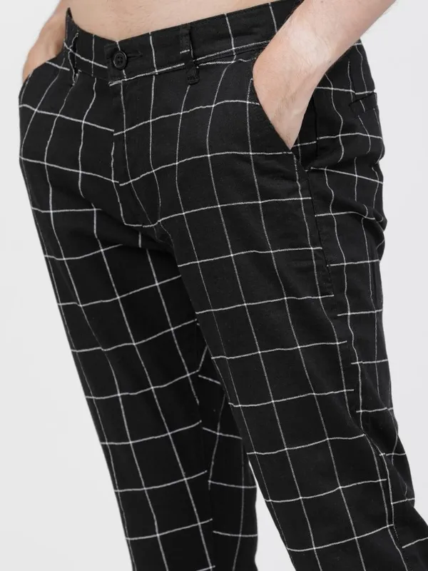  Highlander Men Grey Slim Fit Checked Casual Trousers