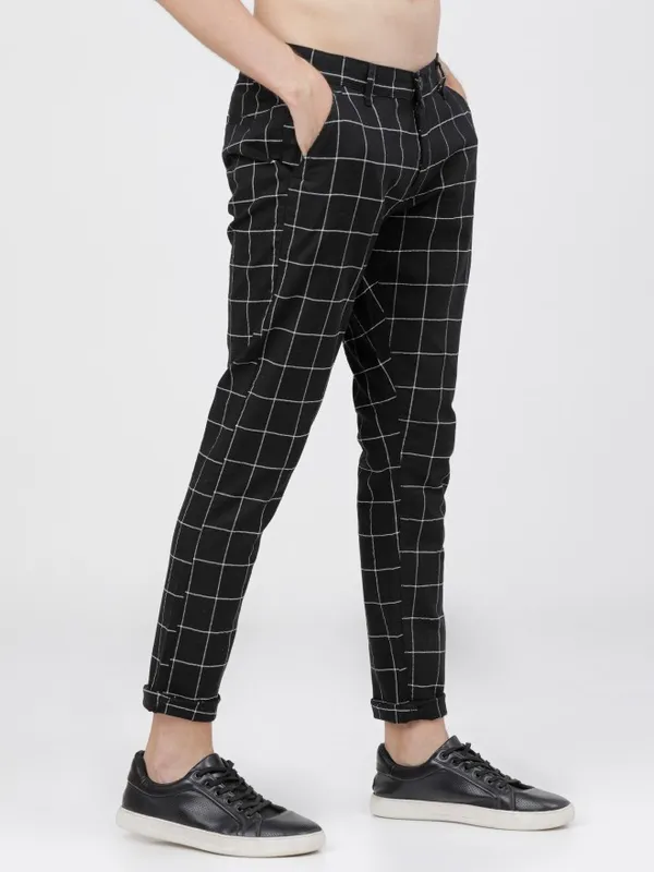  Highlander Men Grey Slim Fit Checked Casual Trousers